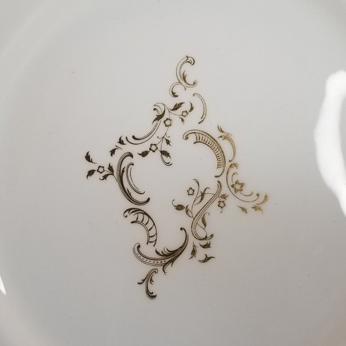 Set of 4 Royal Doulton English Fine Bone China Monteigne Dinner Plates H.4594 - Picture 2 of 3