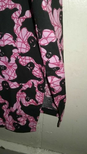 Black Ghosts on Pink 100% COTTON SCRUB TOP *US Unisex SMALL * Hand-Made New NWOT - Picture 4 of 4