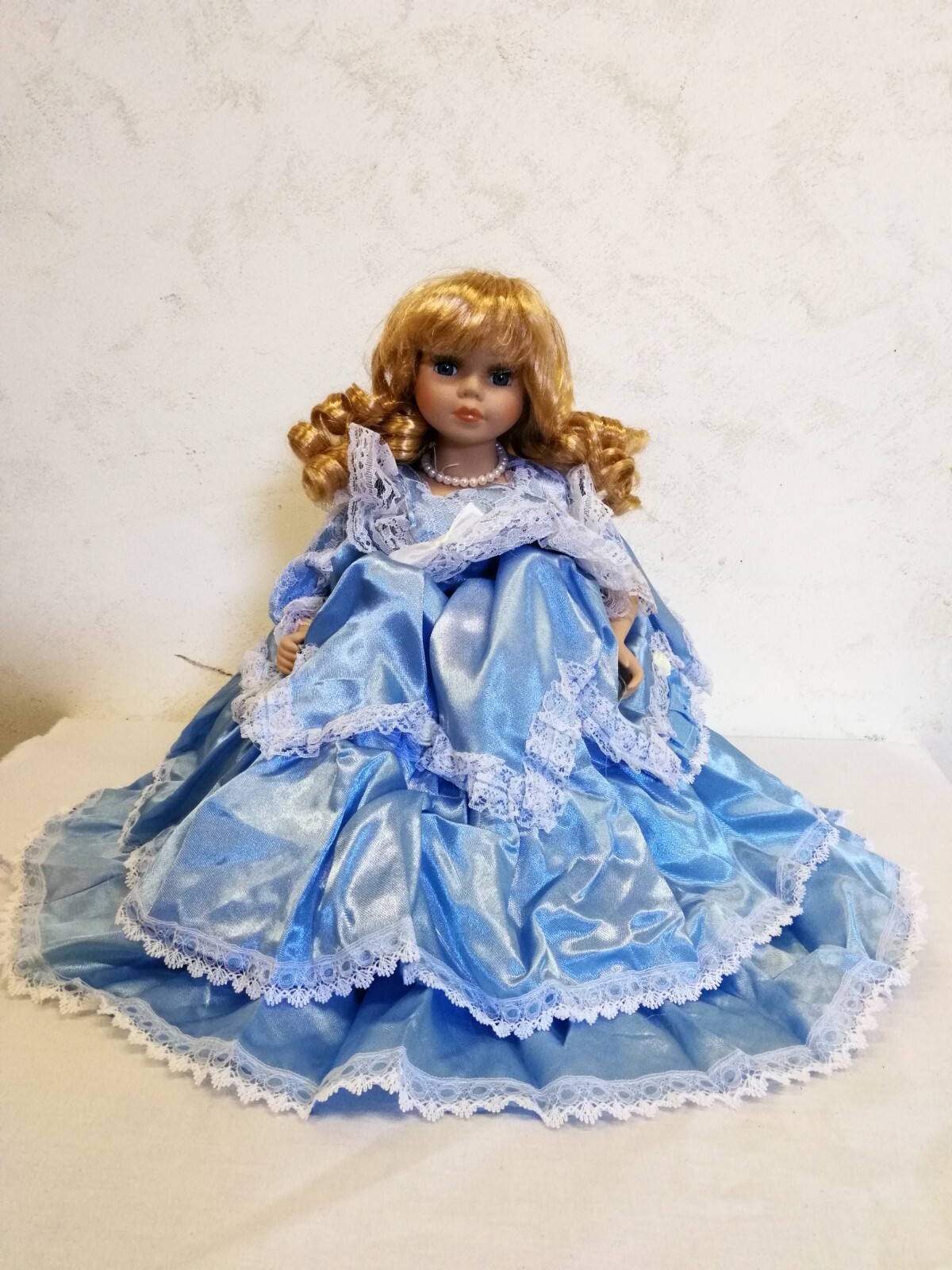 Artisan Gloria LIVY - Poupée en porcelaine - Cornelius - 52cm - MCMXCIX N° 0399