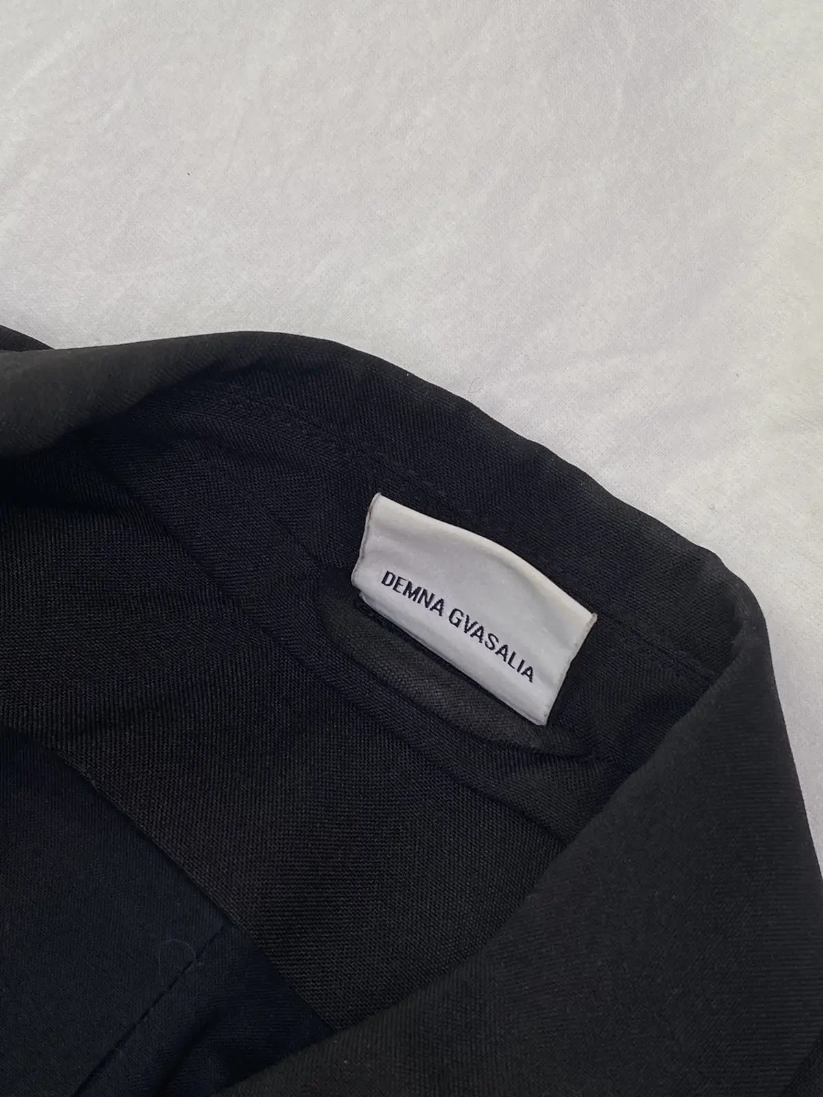 Vetements cappotto oversize donna nero passerella Demna Gvasalia doppiopetto