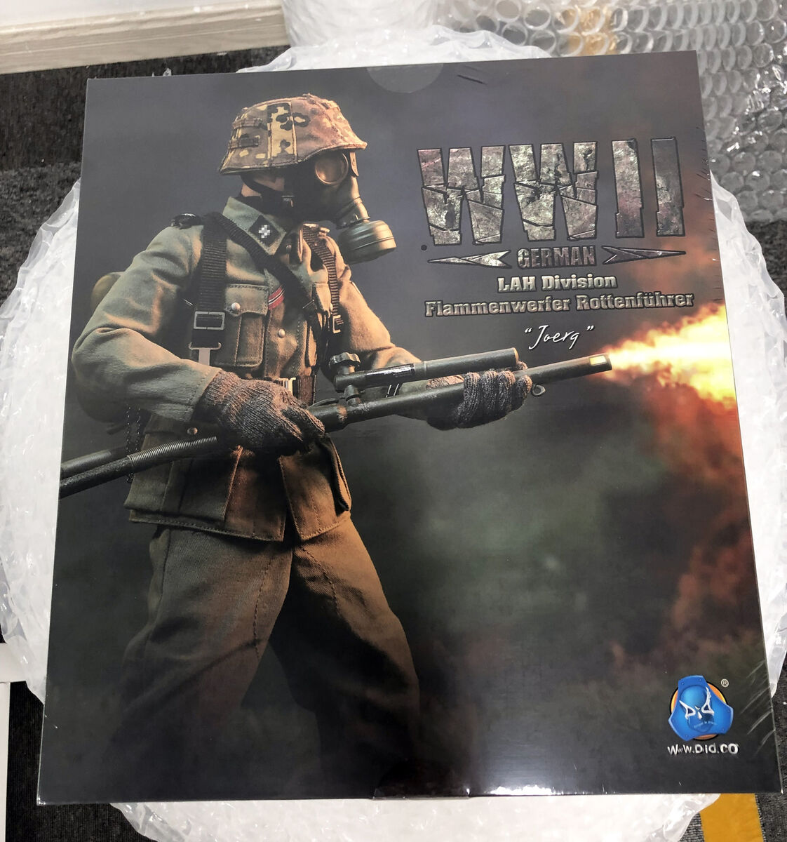 Ready! DID D80177 1/6 WWII German Flammenwerfer Gefreiter Ready! DID D80177 1/6 WWII German Flammenwerfer Gefreiter
