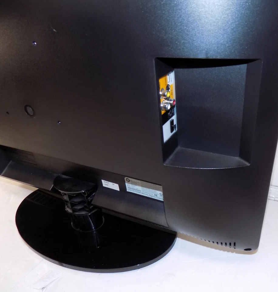 Vizio VA26LHDTV10T 26" TV HDTV 1080p with Remote Control PC Input - Image 3 of 4