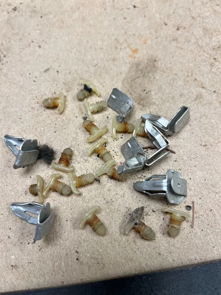 CHEVROLET GM FORD DODGE VINTAGE AÑOS 60 PANEL DE PUERTA TARJETA Y CLIPS DE TIRA DE CLIMA OEM Foto 4 de 4