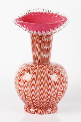 Glasvase 19./20. Jahrhundert rot und rosa gefasst gezogener Reißverschluss ''Osiris'' Design