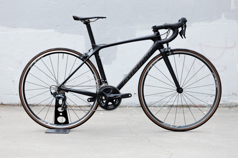 After full service Carbon Giant tcr pro 1 S small 7.7 kg Ultegra /105