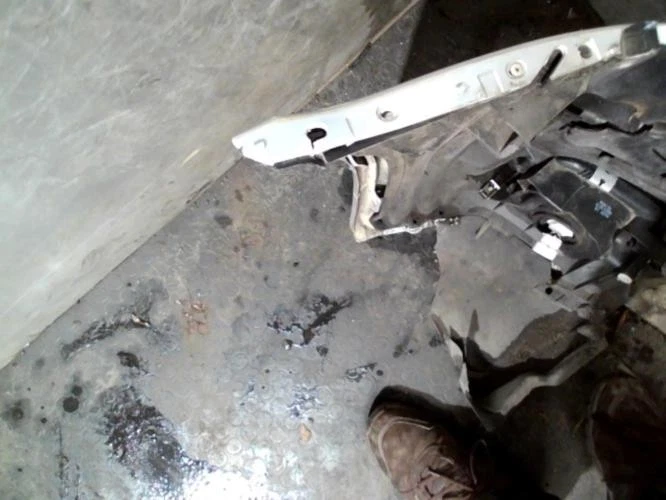 Pare choc avant MERCEDES CLASSE C 203 PHASE 1 2038850025 - Photo 3/4