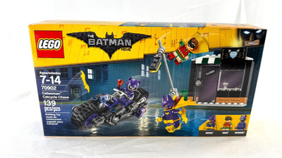 LEGO The LEGO Batman Movie: Catwoman Catcycle Chase (70902) Box has slight creas