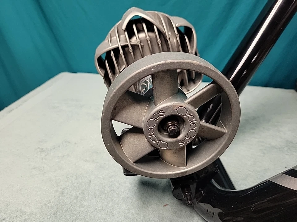 Trek CycleOps Fluid 2 Bike Trainer.  Bearings Wheel Roll Smoothly.  Very Clean. - Image 3 of 4