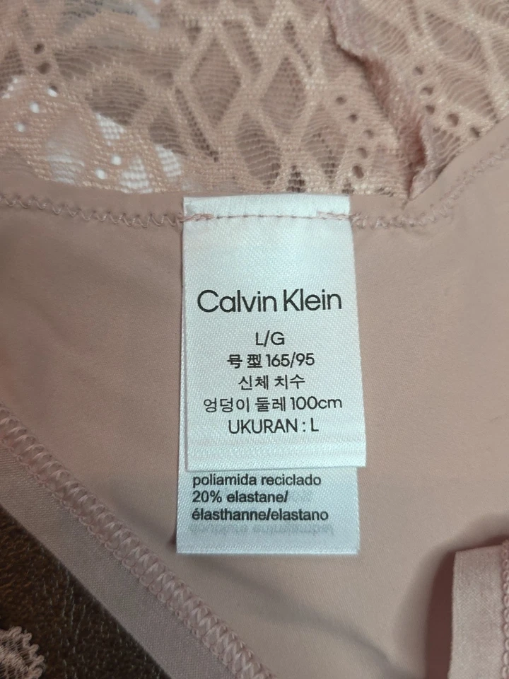 Tanga de encaje elástico suave rosa Calvin Klein MUJER GRANDE 2 pares Foto 4 de 4