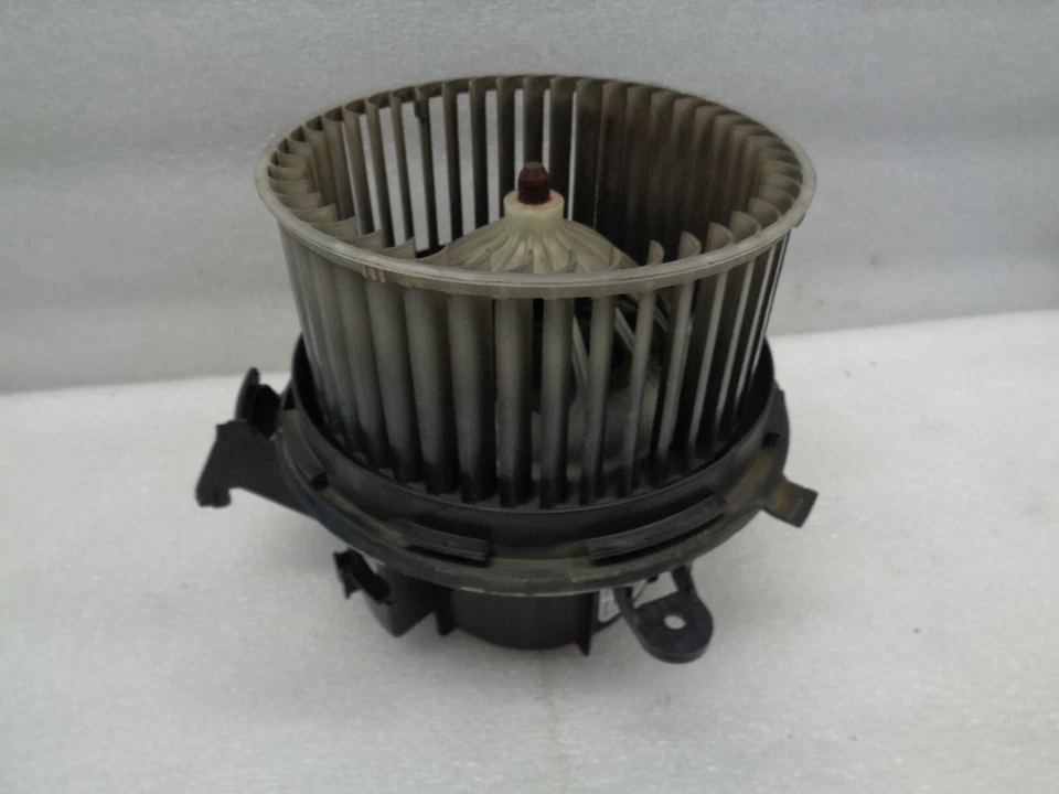Mercedes C300 W204 2008-2010 aire acondicionado aire acondicionado ventilador motor L5960000 OEM AK2109326 Foto 4 de 4