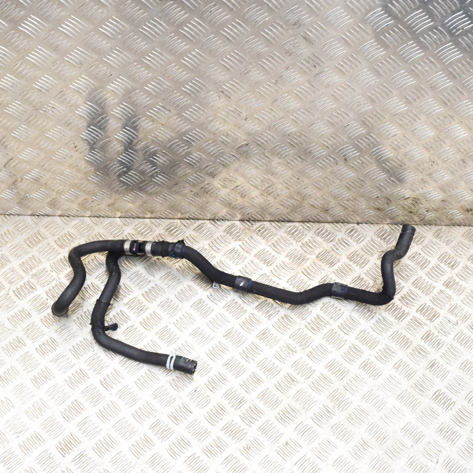 VOLVO XC40 B4 Water Coolant Hoses Pipes 32249728 2.0 Hybrid 145kw 2021