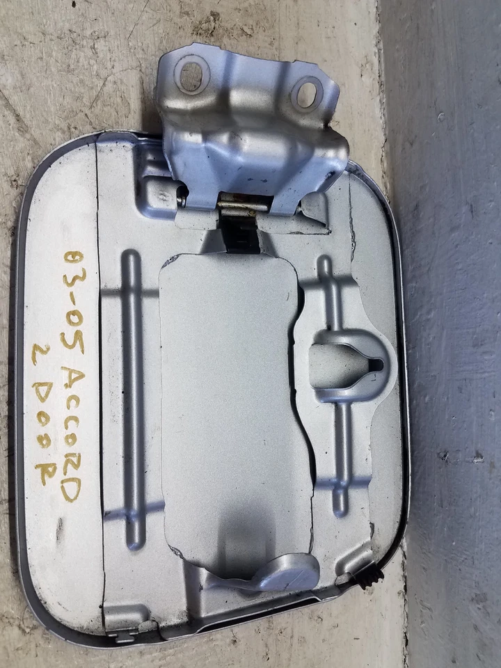 Крышка топливного бака топливного бака (2 двери) Honda Accord 2003-2005 годов выпуска M176 - Изображение 2 из 2