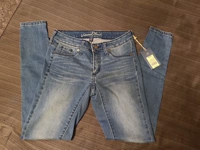 NWT Universal Thread Medium Denim Wash Mid Rise Jegging Jeans 00 /24R