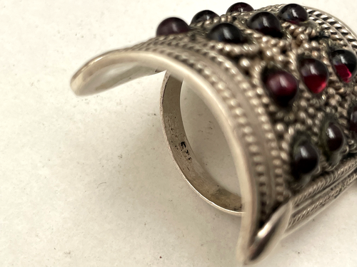 GORGEOUS VINTAGE MODERNIST 925 SOLID STERLING SILVER GARNET DOME RING SIZE Q 8 - Picture 13 of 16