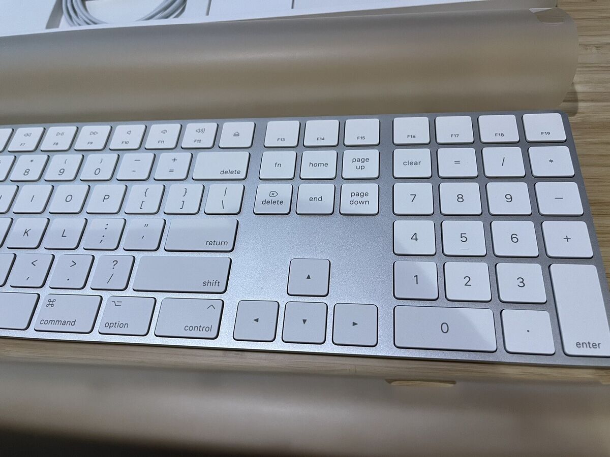 Apple Magic (MQ052LL/A) Wireless Keyboard with Numeric Pad Apple Magic (MQ052LL/A) Wireless Keyboard with Numeric Pad