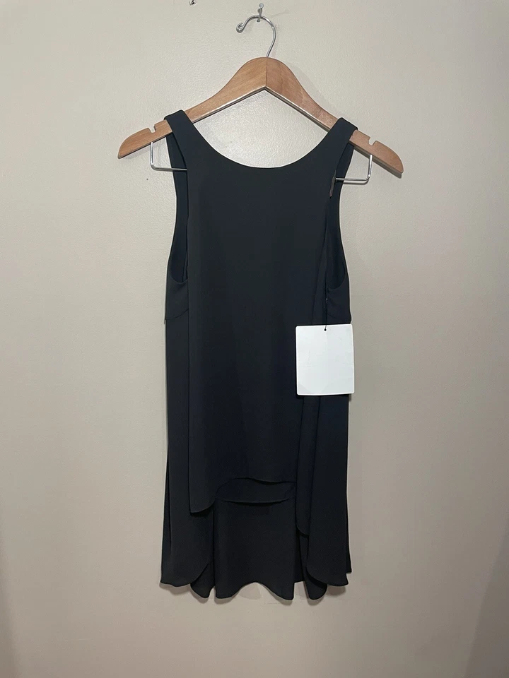 Camiseta sin mangas Elizabeth and James en capas XS satinada carrera minimalista negra Foto 2 de 4