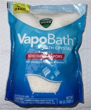 Vicks Bath Crystals Bath Bomb, Non-Medicated Bath Salts, Soothing Vapors 36oz