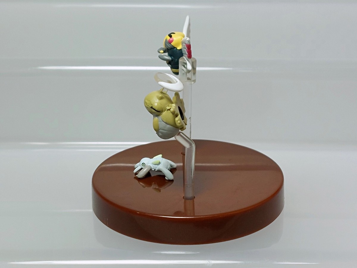 Shedinja Ninjask Nincada Pokemon Zukan 1/40 Scale Figure