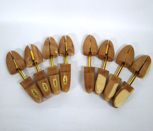Lot of 4 pairs of Cedar Split Toe Shoe Trees, Stratton x 2, unbranded x 2, med.
