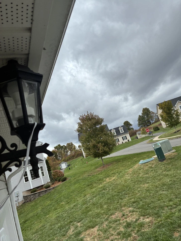 Wyze Can Pan V3 with Lamp Socket V2 - Image 3 of 4