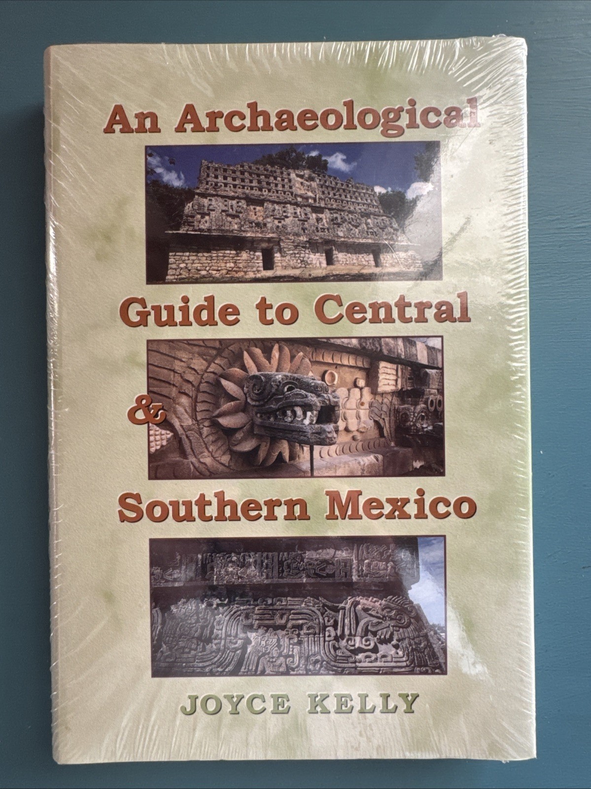 An Archaeological Guide to Central and Southern Mexico Kelly 2001 HCDJ Sealed