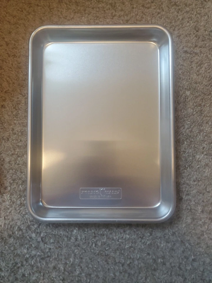 Juego de 2 bandejas para servir hamburguesas de octava hoja Nordic Ware Foto 4 de 4