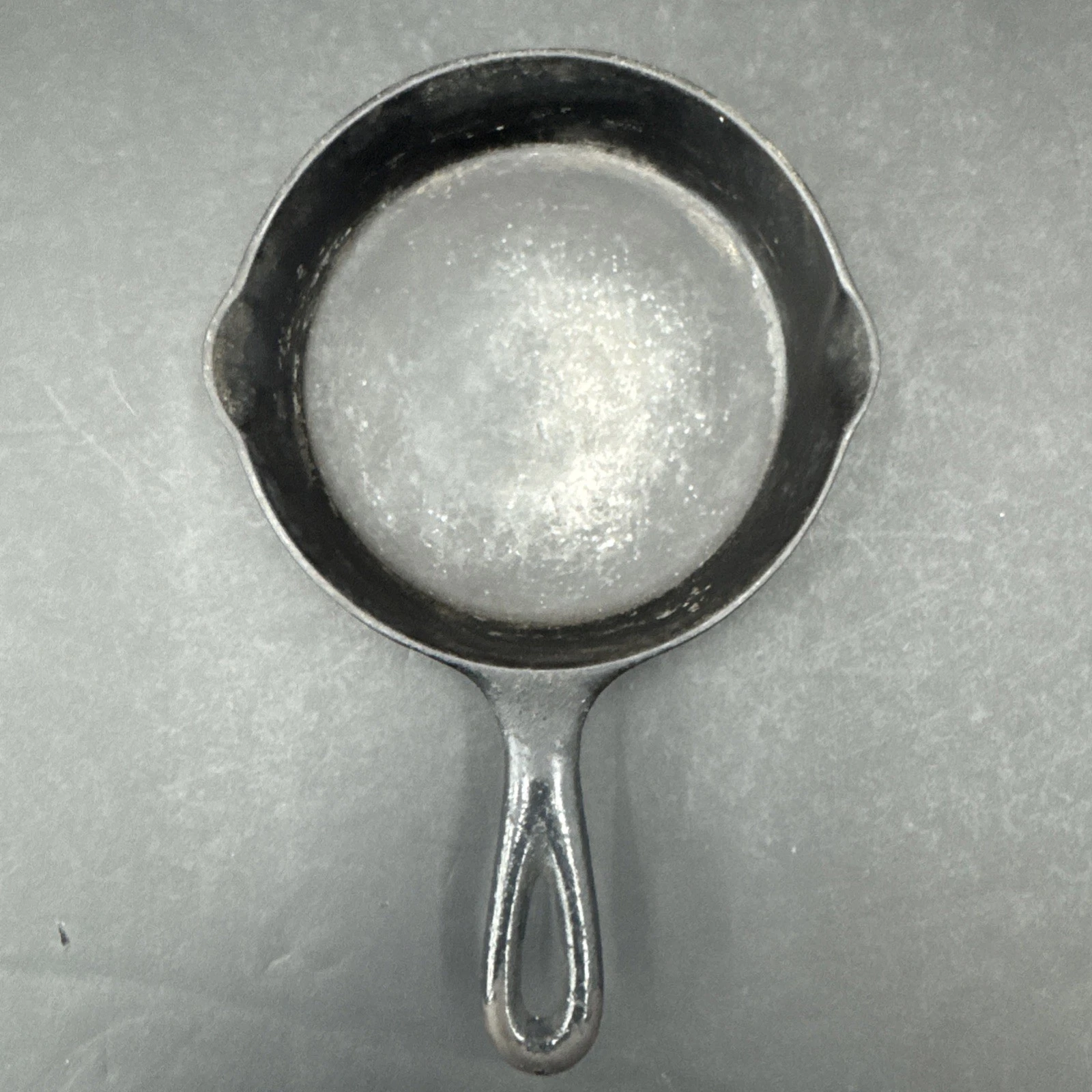 Vintage Wagner Ware Sidney -0- #3 D Cast Iron 6 1/2” Skillet