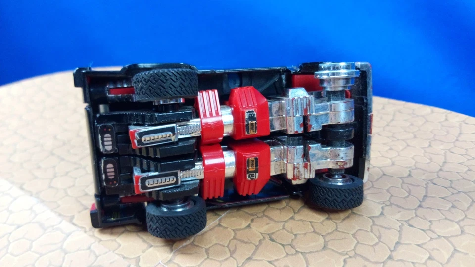 Vintage G1 Transformers 1984 TRAILBREAKER incomplete - Image 3 of 4