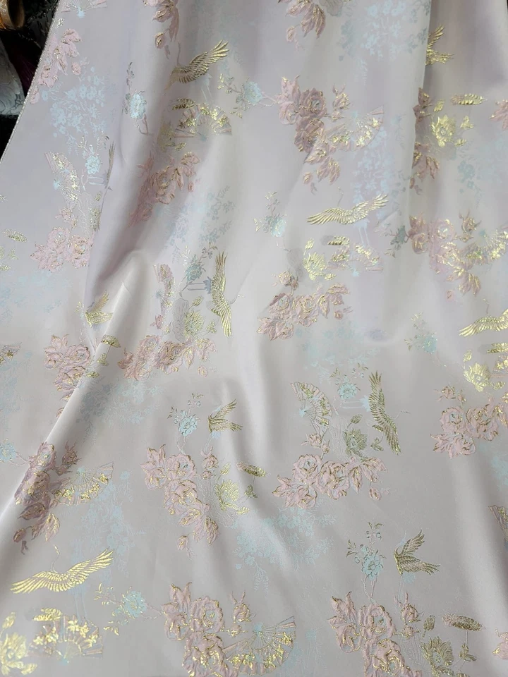 Tela Brocado Metálico Floral Azul Vendida por Yarda Fondo Rosa Jacquard Foto 2 de 4