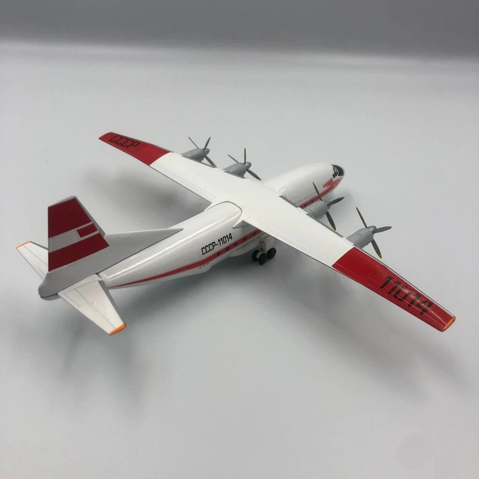 Antonov 12 AN-12 Aeroflot URSS Aviación Polar СССР-11014 escala 1/200 Foto 3 de 4