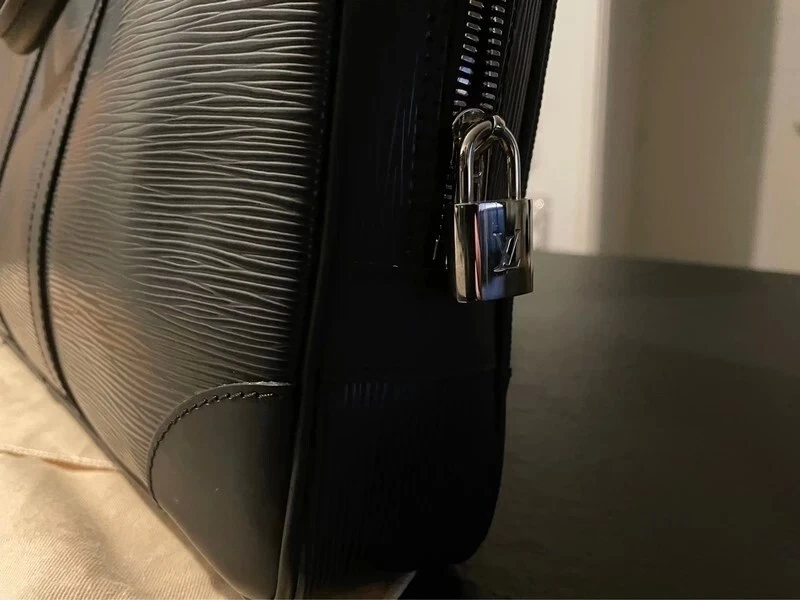 louis vuitton epi porte documents