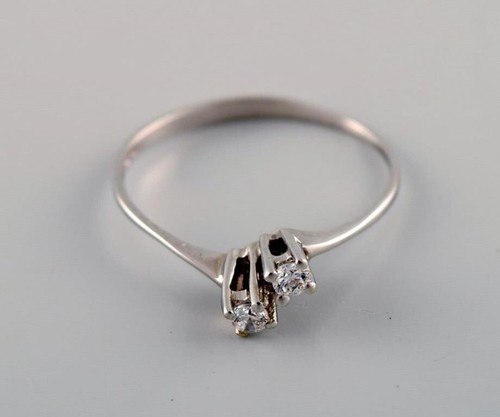 Margit E. Collection. Alliance ring in 9 carat white gold. Gems: cubic zirconia - Picture 2 of 7