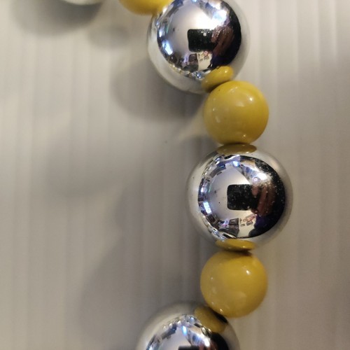 Yellow And Silver Colored Beaded Chunky Necklace - Picture 8 of 17