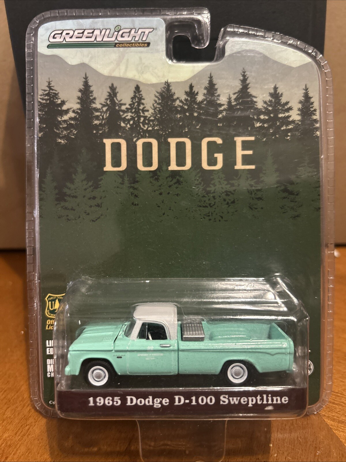 Greenlight Dodge D-100 Pick-up Sweptline 1965 1:64 29836