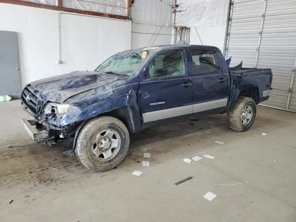 2007 Toyota Tacoma Driver Left Tail Light Assembly OEM Used 166-60800L - Image 2 of 4