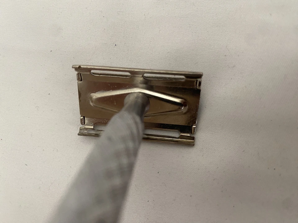 Vintage Gillette tech Safety Razor/Shaver Aluminium Handle nos made in England - Image 3 of 4