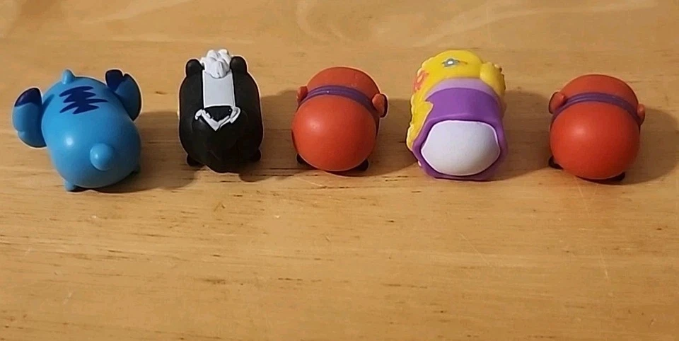 Tsum Tsum 28 Pequeños Vinilo Personajes y Accesorios Disney, Stitch 1.25"x1" Foto 3 de 4