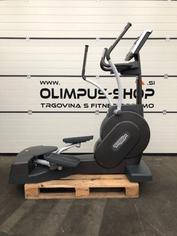 TECHNOGYM CROSSOVER EXCITE + 700i Black Unity
