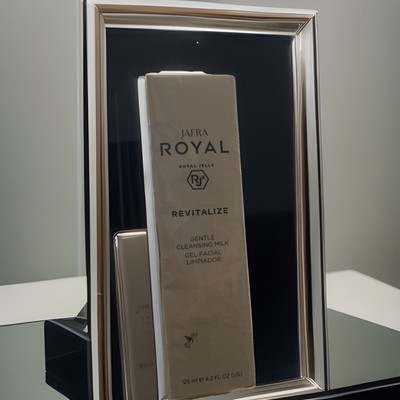 JAFRA ROYAL JELLY REVITALIZE GENTLE CLEANSING MILK 4.2 OZ BRAND NEW & SEALED 