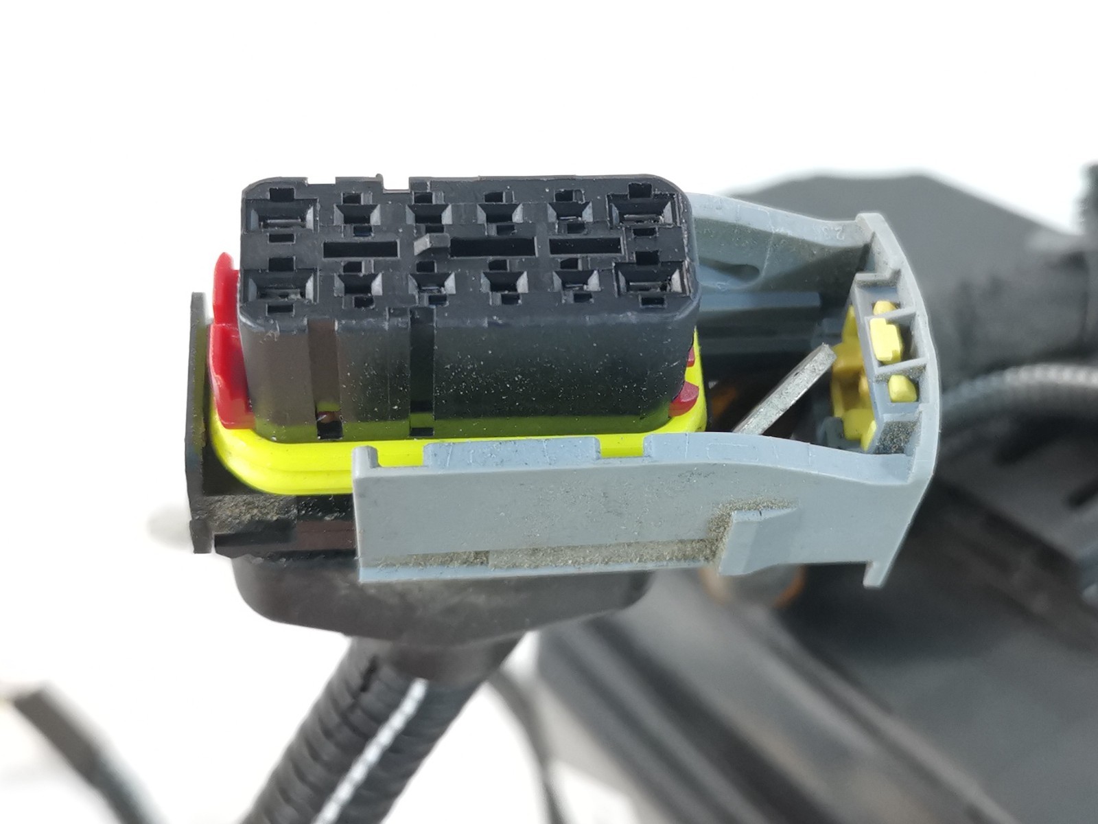 Maserati Levante 3.0 L AWD 2017 Engine Bay Wiring Harness & Fuse Box 670003795