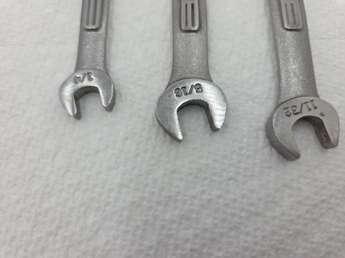 Craftsman 44692 ~ 11/32" 44691 ~ 5/16" 44699 ~ 1/4" Combination Wrench 3 Pc. Set - Picture 9 of 10