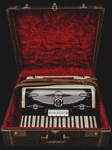 MTB-Vintage Working Castiglione Italian Piano Accordion w/Case Pearl Keys 1534