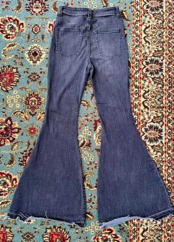 We the Free by Free People Irreplaceable Flare Bell Bottoms Women’s Jeans Sz 26 - Picture 2 of 5