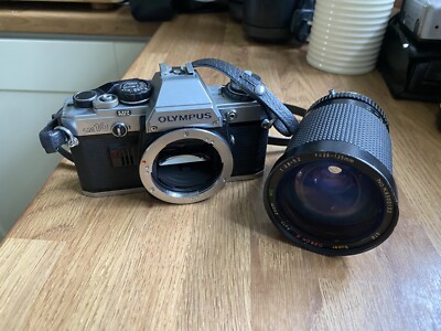 Olympus OM10 35mm Spiegelreflexkamera + Ozeck Super ll Auto f.28 - 135m Objektiv