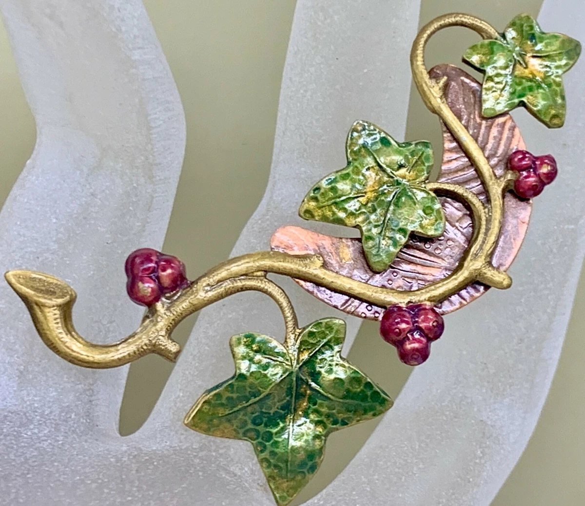 Ivy brooch hotsell