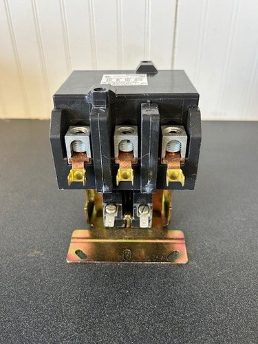 Contactor de propósito definido Honeywell DP3090A 1006 3 polos 90A FLA 120A resistente - Imagen 4 de 10