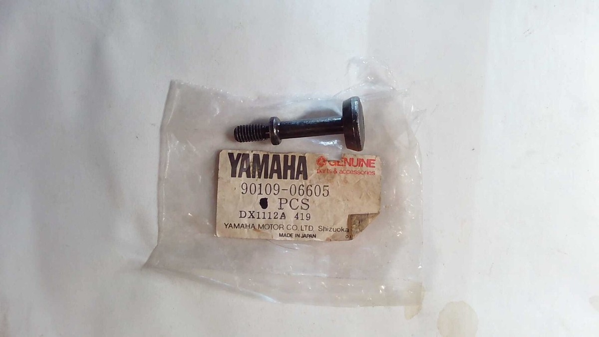 NOS Yamaha Cylinder Head Bolt SRX250 XJ550 TT350 XT250 90109-06605