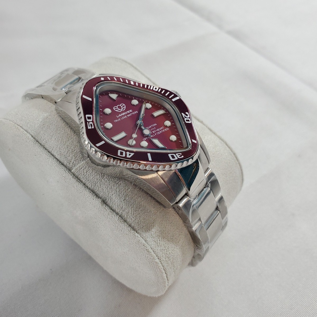 Laarvee PEA001 Crash Watch - Ruby Dial / Red Bezel - Brand Laarvee PEA001 Crash Watch - Ruby Dial / Red Bezel - Brand