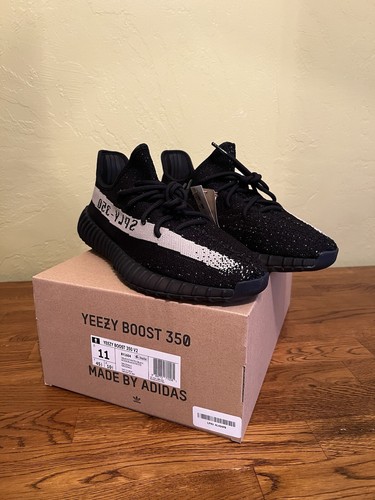 Size 11 adidas Yeezy Boost 350 V2 'Oreo' BY1604 - Picture 3 of 5
