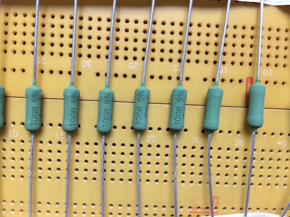 0.1Ω 1.5Ω 5.6Ω 68Ω 100Ω 3W Wirewound Resistor Cemented Flame-Proof Vishay AC03 - Image 1 of 1